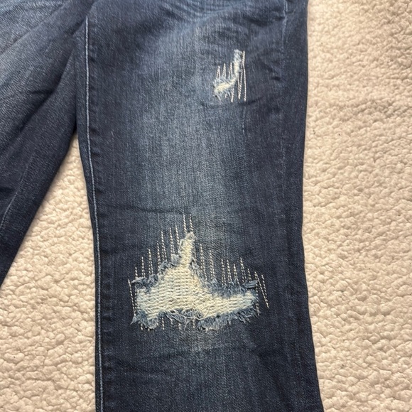 Judy Blue Boyfriend Blue Jeans with Distressed Details - Picture 3 of 8